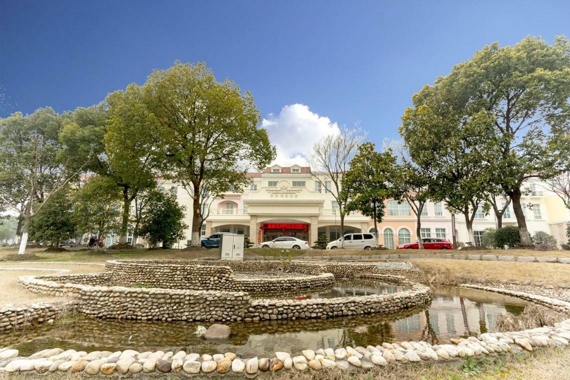 Qingfeng Garden 4*