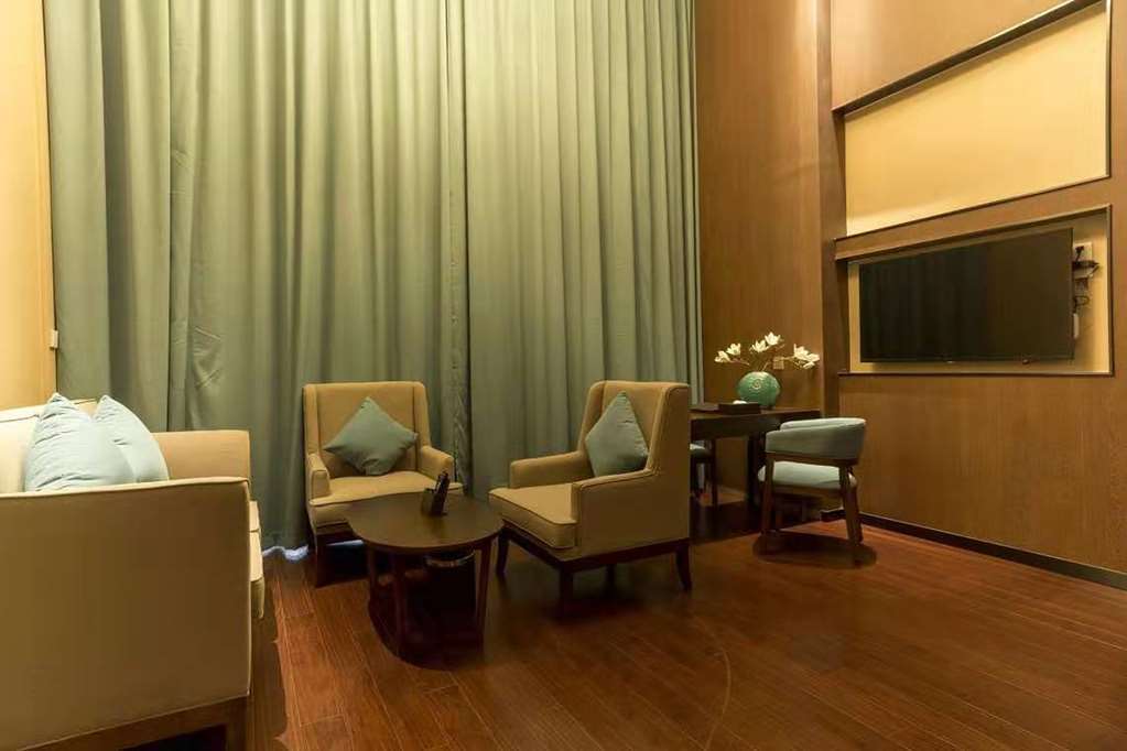 Qingfeng Garden Hotel 4*